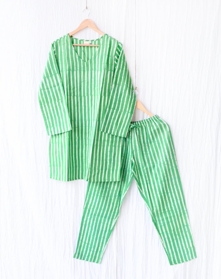 Hari Dhaari Kurta Pyjama Set