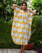 Load image into Gallery viewer, Chehre BeeBee Kaftan Shirt
