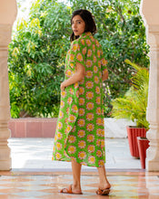 Load image into Gallery viewer, SunBurn BeeBee Kaftan Shirt
