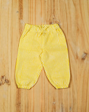 Load image into Gallery viewer, Peeli Dhaari Cotton Kurta Pyjama set for babies
